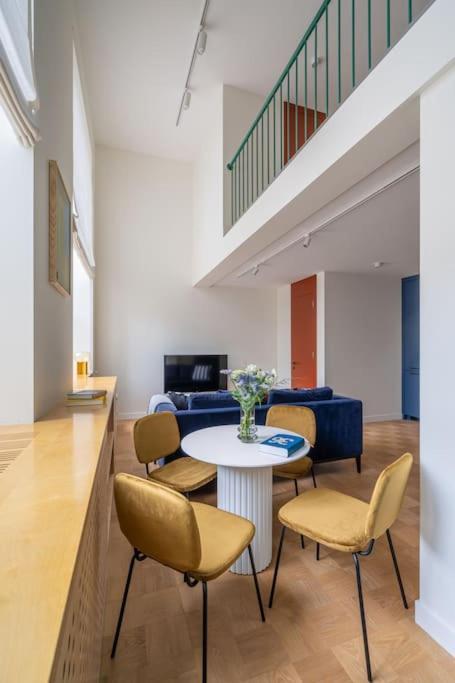 Appartamento Designer Loft In The City Center Riga Esterno foto