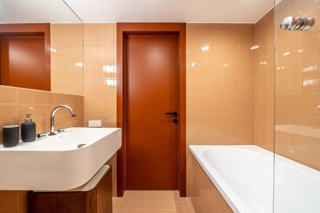 Appartamento Designer Loft In The City Center Riga Esterno foto